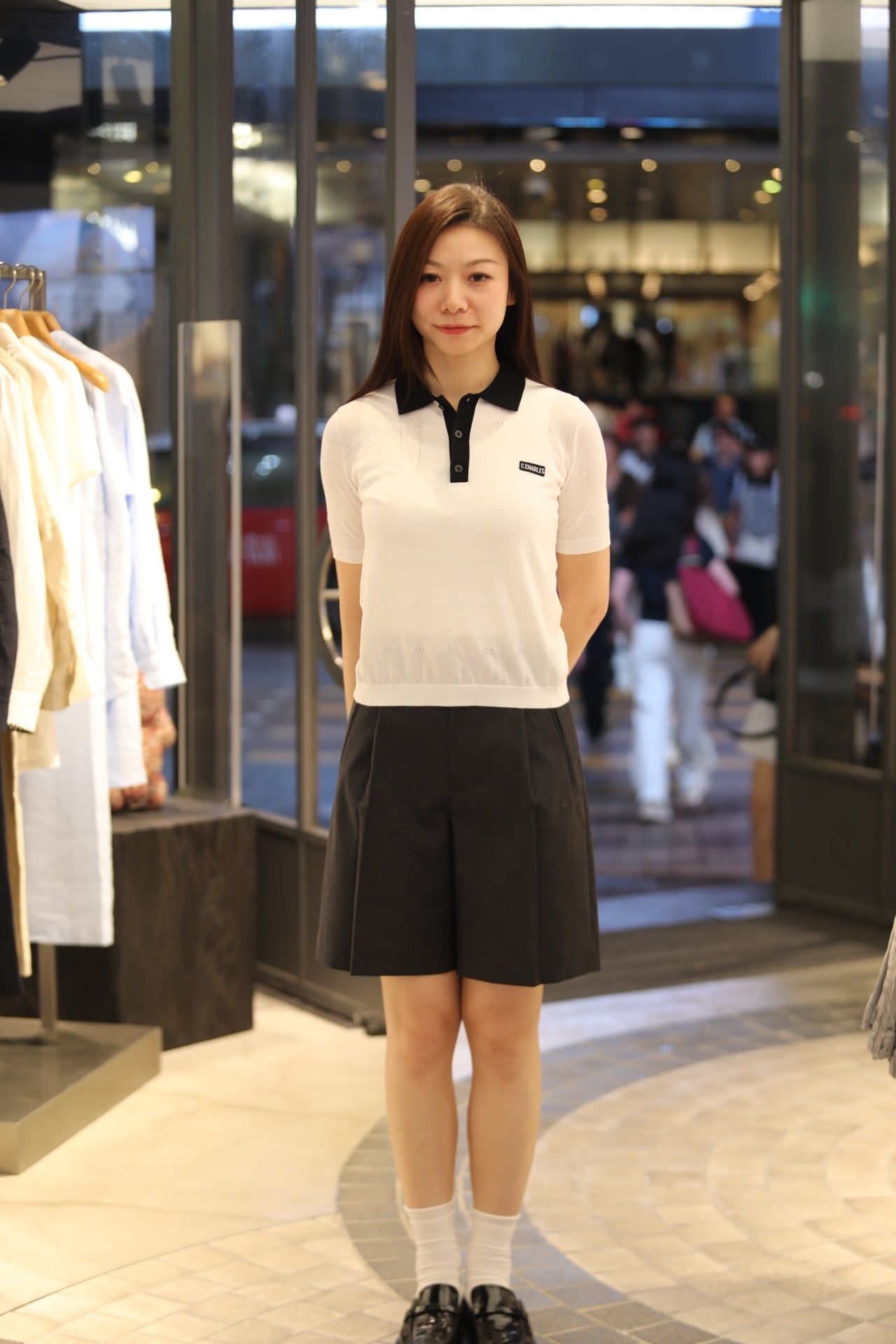  Áo Polo Trắng ngắn tay, cổ đen , Logo chữ ngực 
