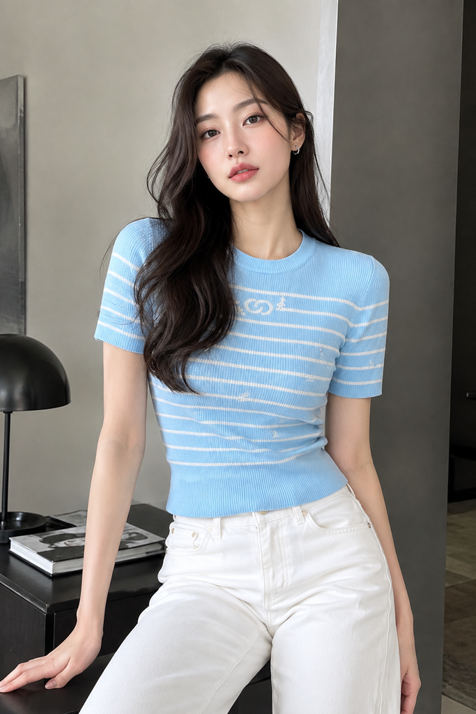  Áo Thun Ngắn Tay Xanh Pastel Kẻ Sọc Phối Hoạ Tiết 