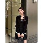  1.Áo khoác len đen kéo khóa, cổ kẻ xanh trắng 