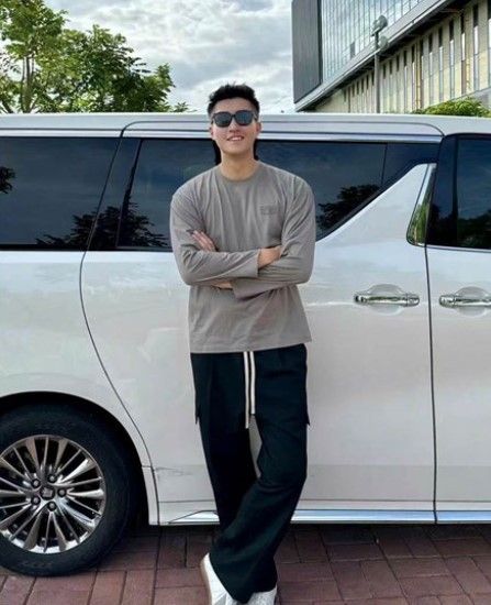  1.Áo thun dài tay nâu Nam CC, chữ ngực nổi 