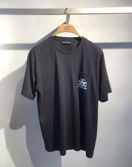  Áo phông đen Logo ngực - New 