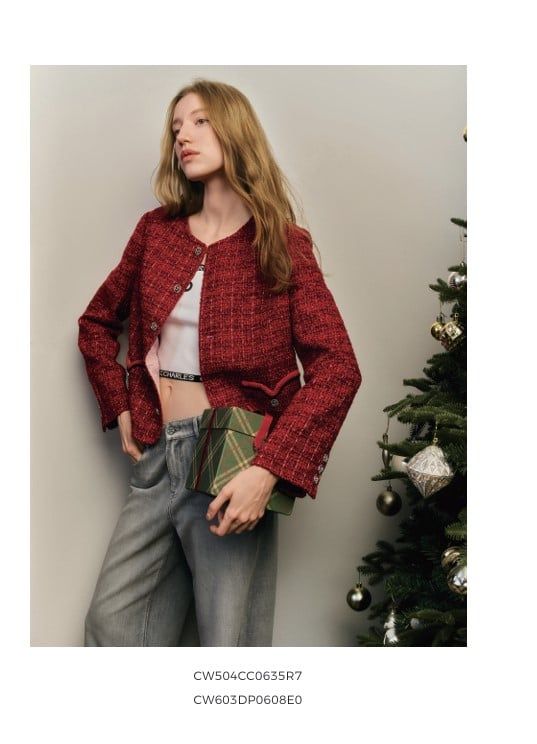  1.Áo Twed đỏ - logo 2 túi V 