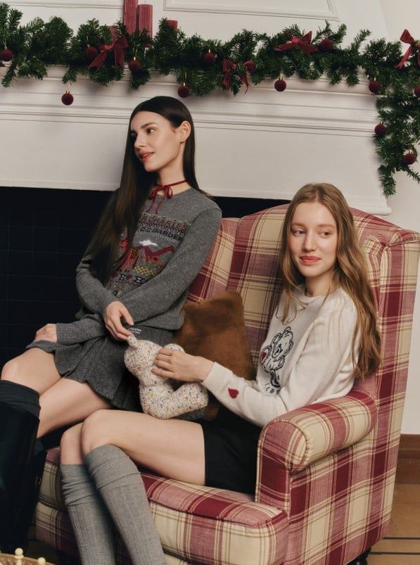  1.Áo len xám dài tay chú ngựa đỏ 