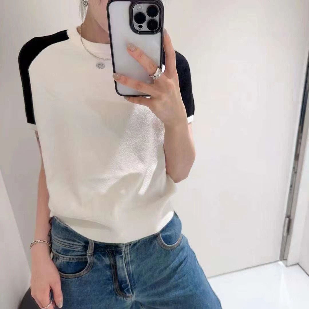  Áo len trắng tay đen - logo nhỏ đính đá 