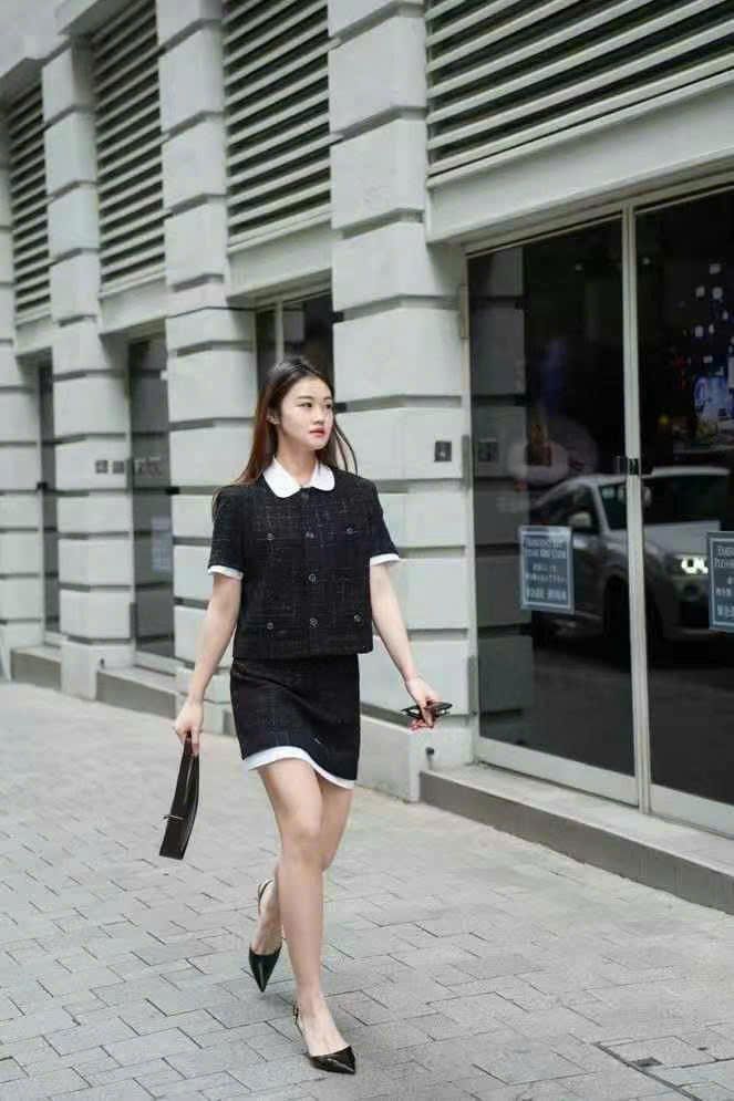  Áo Twed ngắn tay đen- Cổ trắng, tay viền trắng 