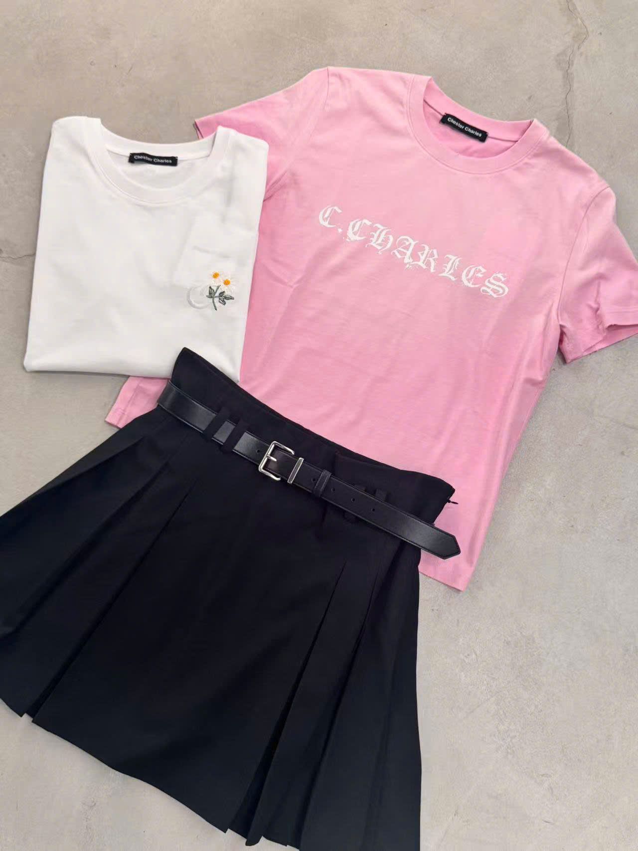  Áo phông hồng - chữ logo trắng 