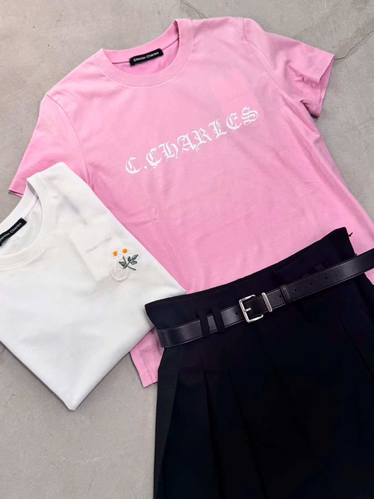  Áo phông hồng - chữ logo trắng 