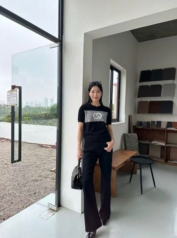  Quần jean đen ôm ống hơi vẩy 