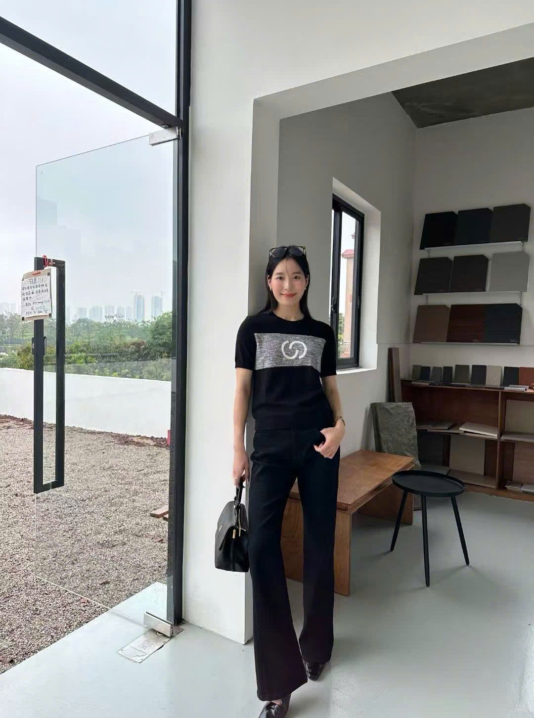  Quần jean đen ôm ống hơi vẩy 