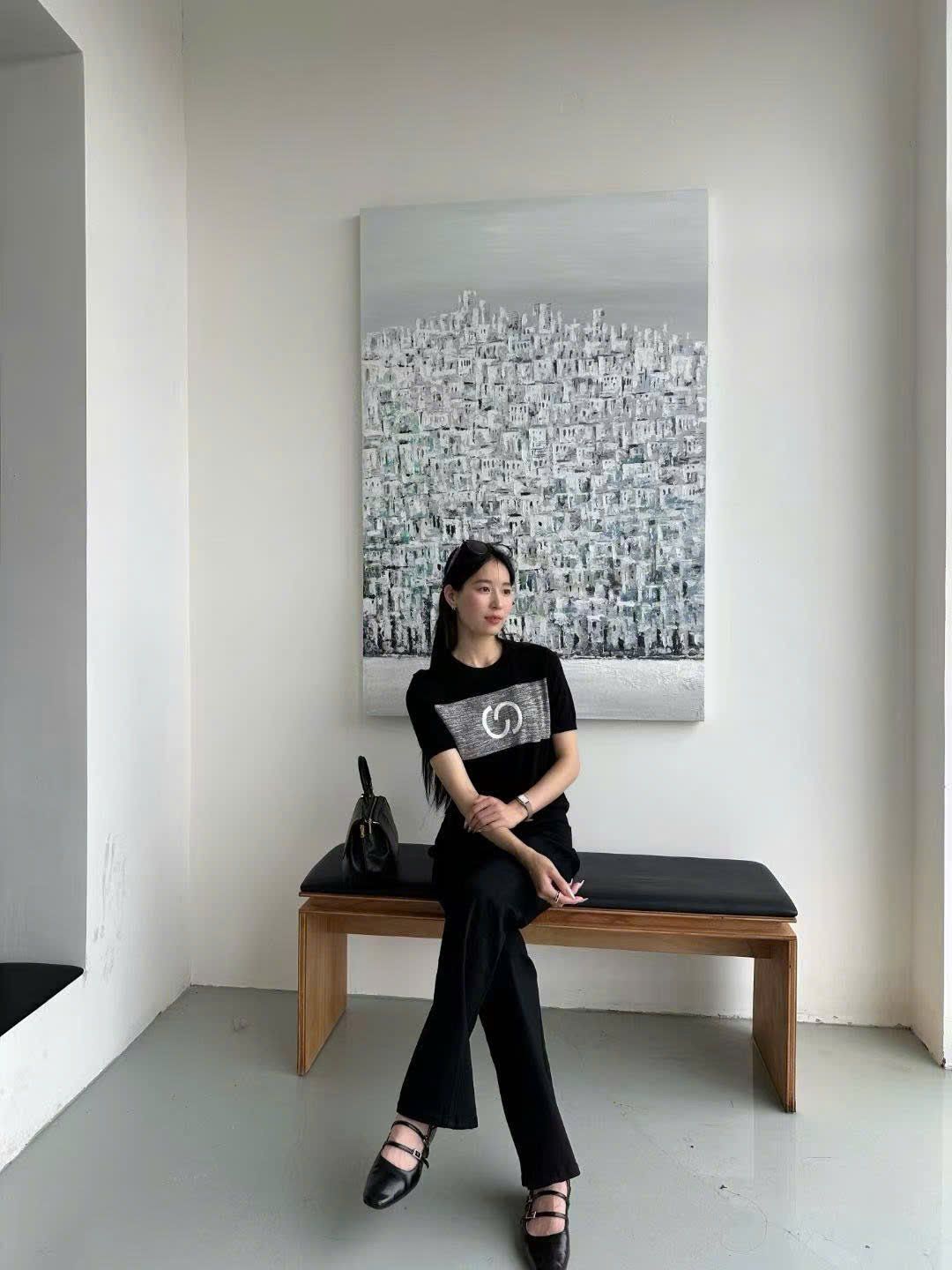  Quần jean đen ôm ống hơi vẩy 