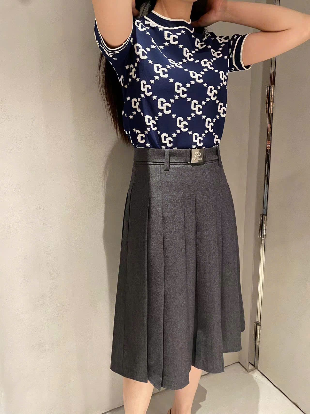  Chân váy xếp ly kèm belt kim loại - xám 