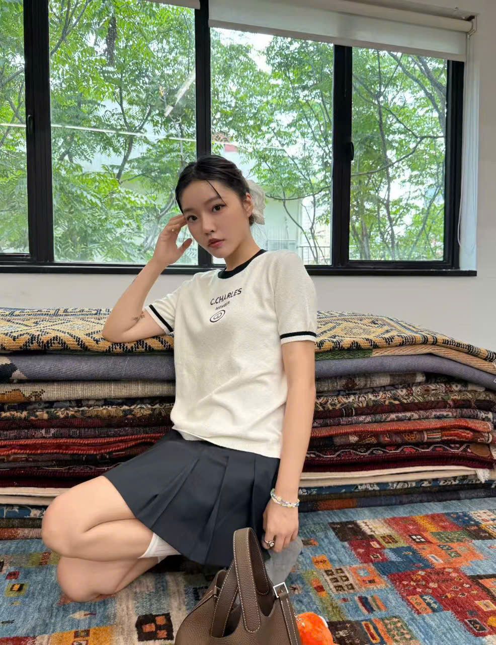  Áo len trắng - chữ logo ngực 