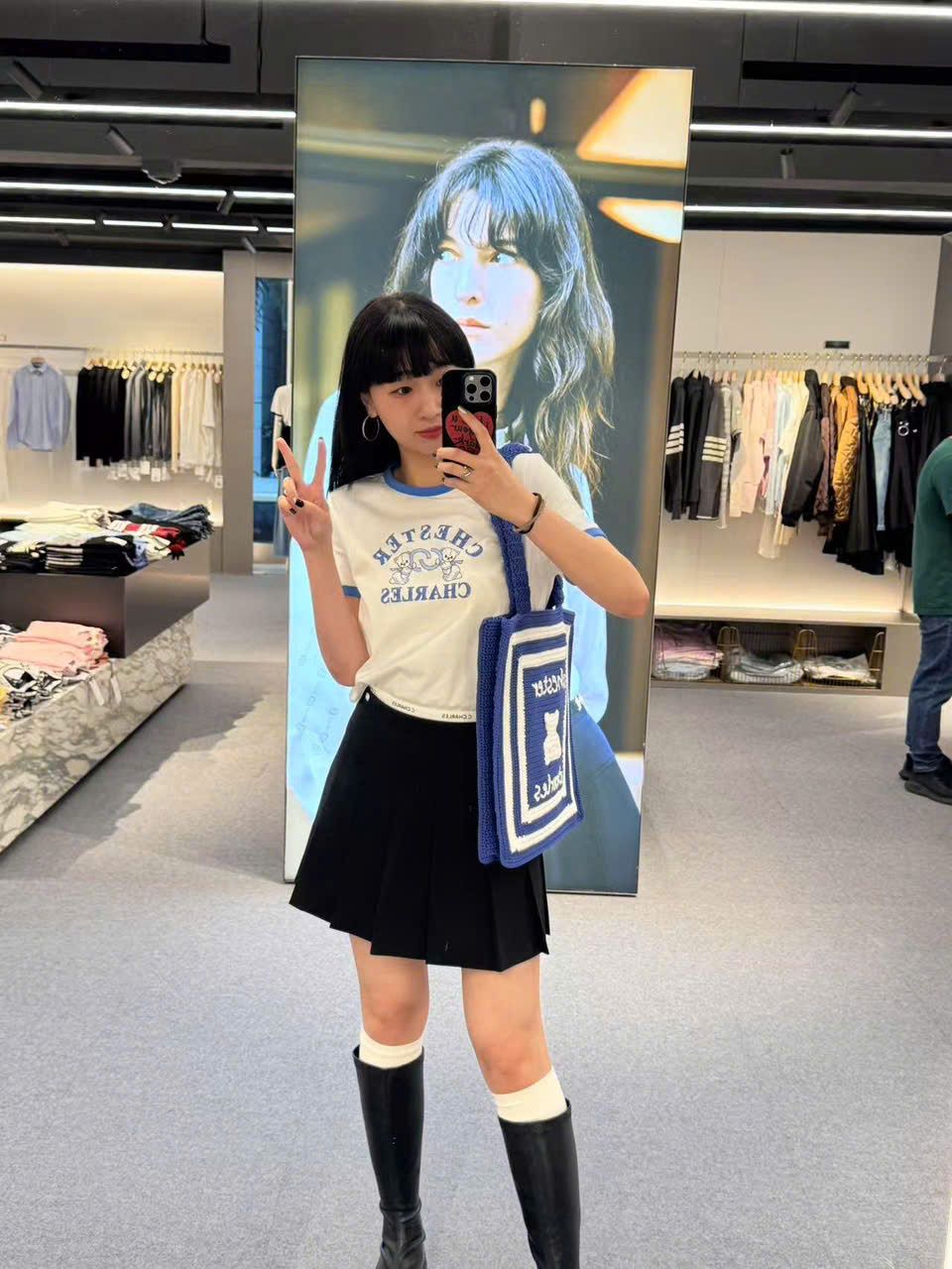  Áo phông trắng viền xanh - logo 2 gấu 