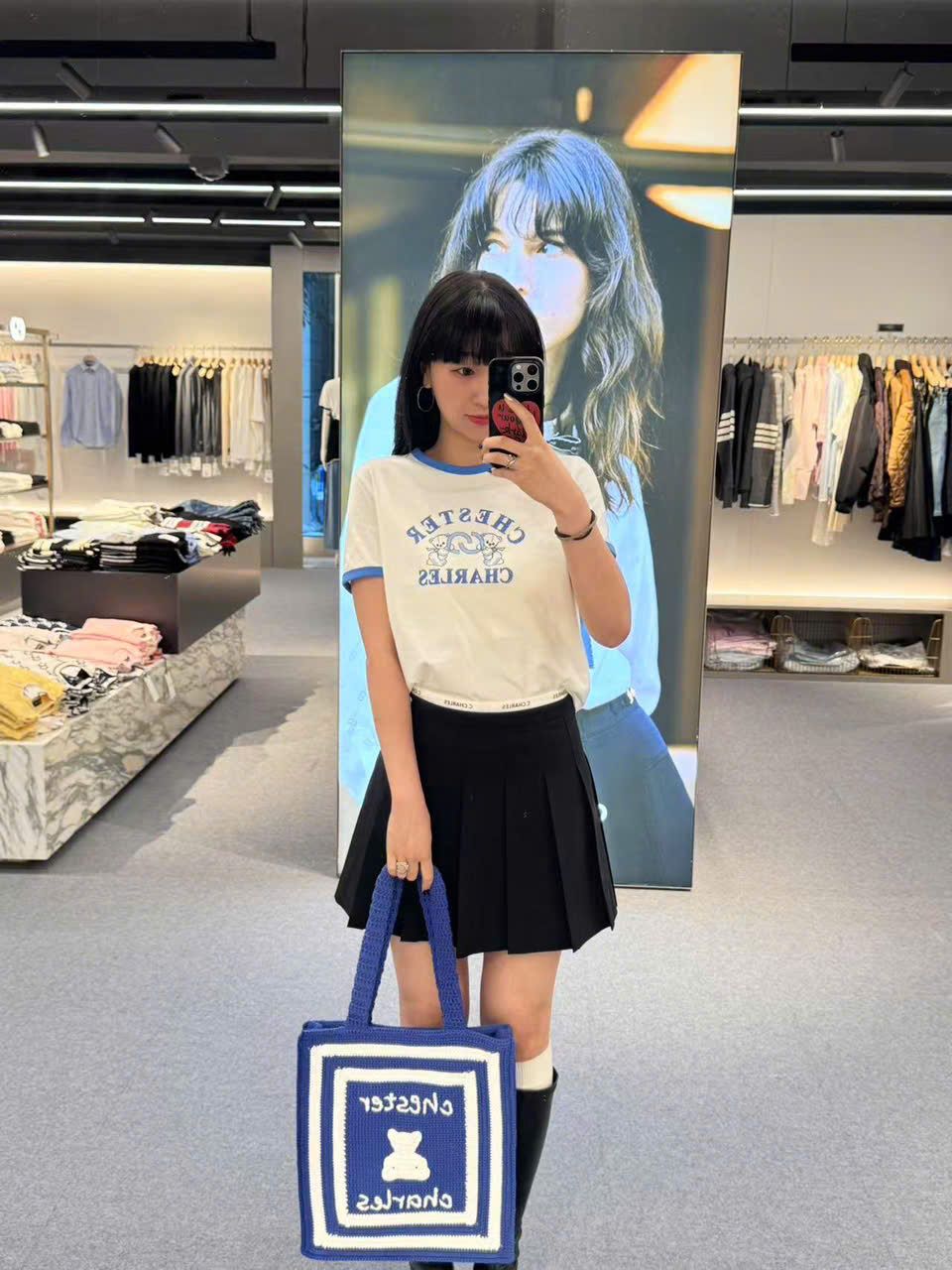  Áo phông trắng viền xanh - logo 2 gấu 