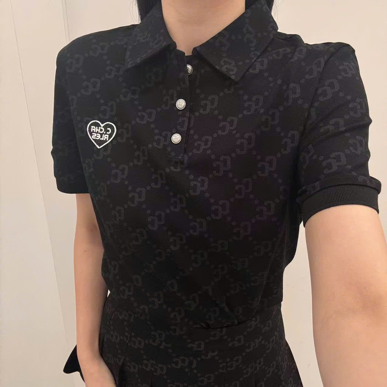  Bộ áo polo và chân váy - đen full logo tim trái set 