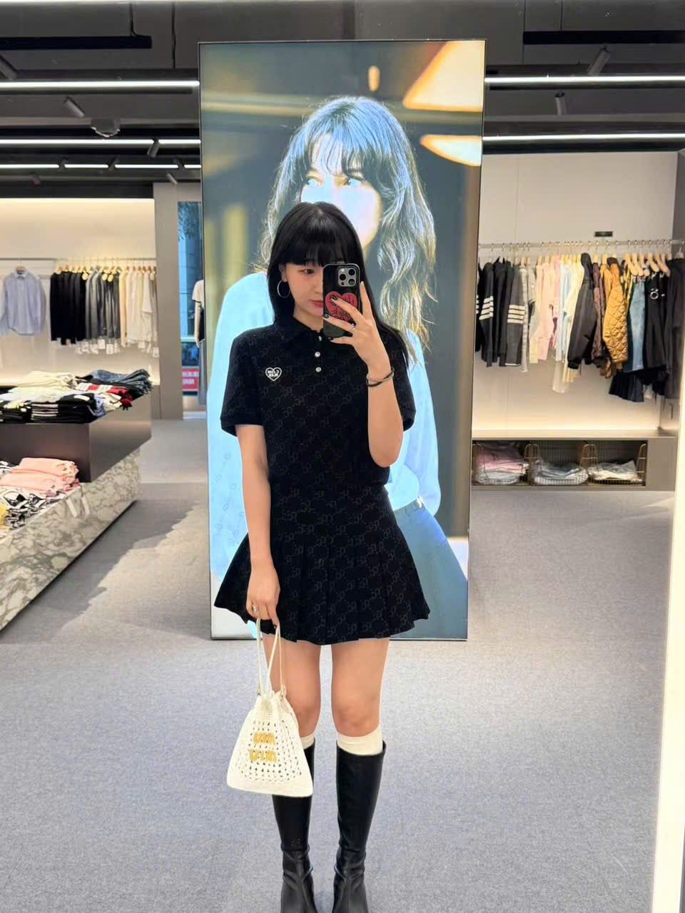  Bộ áo polo và chân váy - đen full logo tim trái set 