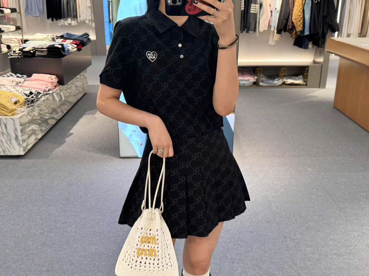  Áo polo đen full logo tim trái 