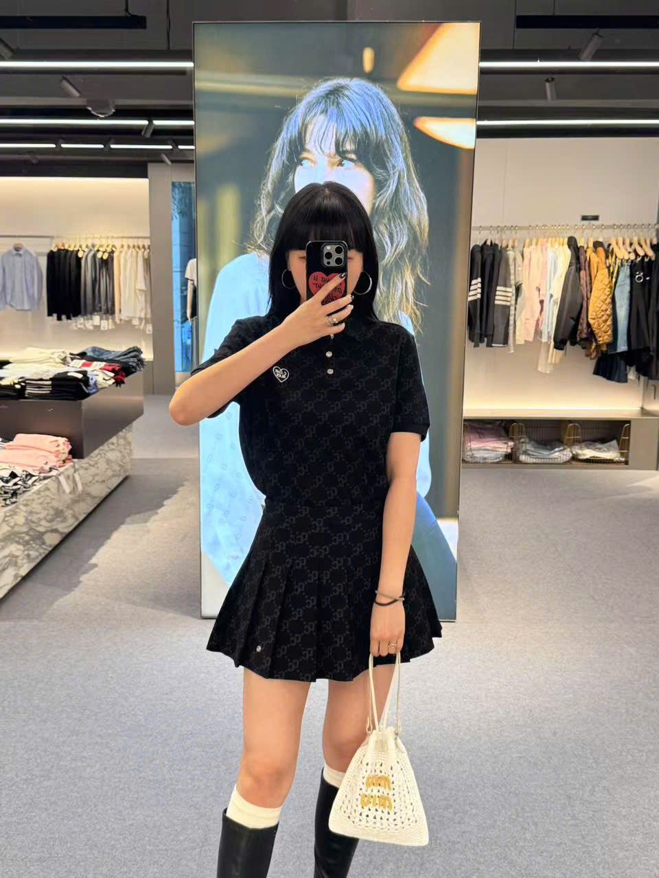  Bộ áo polo và chân váy - đen full logo tim trái set 