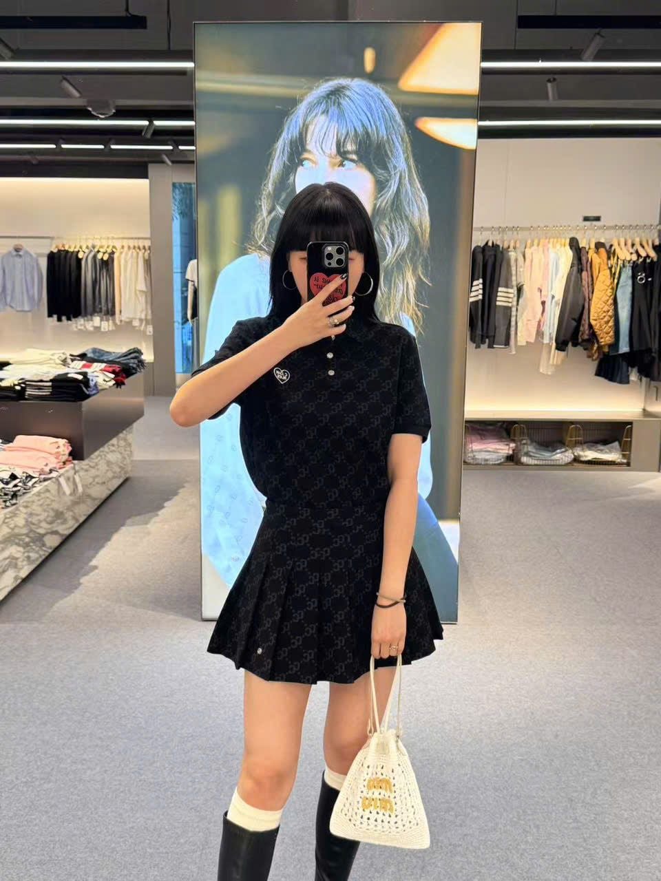  Áo polo đen full logo tim trái 