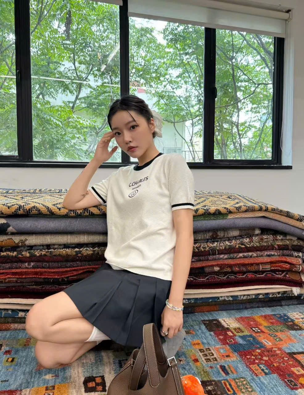  Áo len trắng - chữ logo ngực 