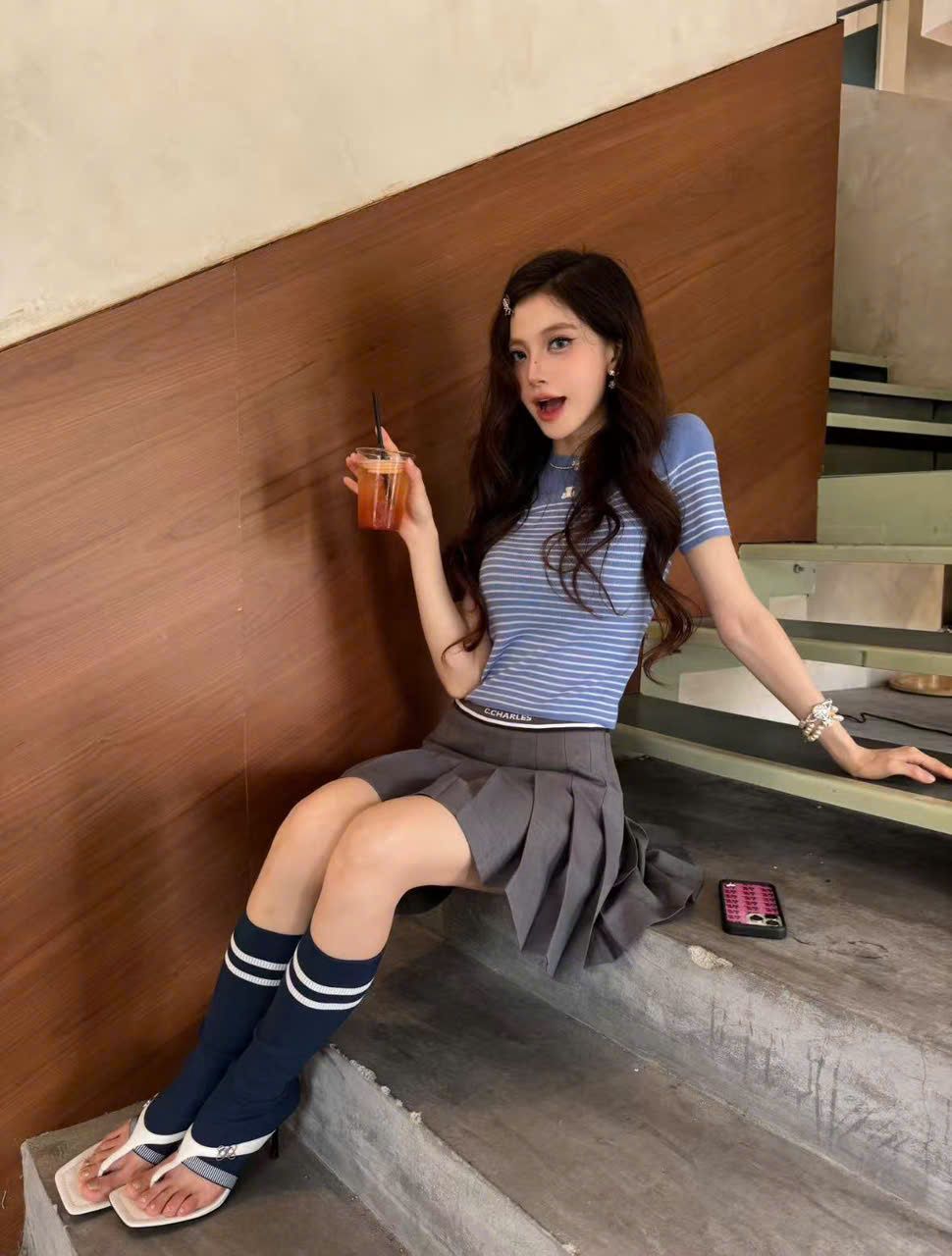  Áo ngắn tay xanh da trời kẻ sọc ngang - gấu trắng 