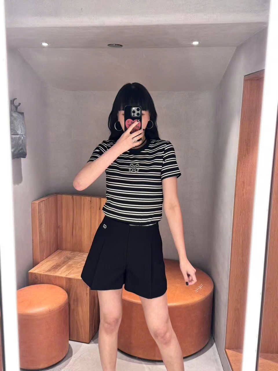  Áo kẻ đen trắng 