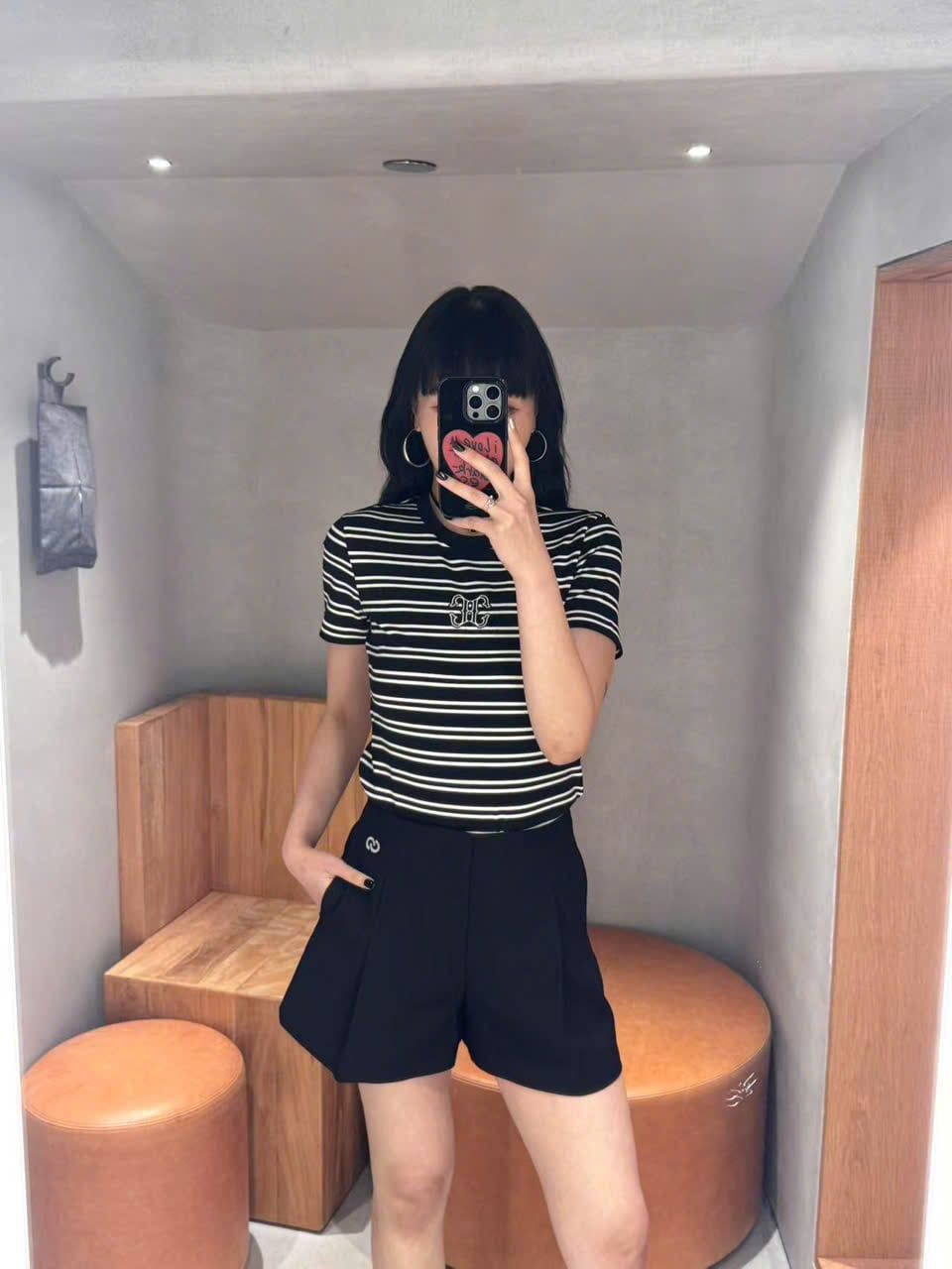  Áo kẻ đen trắng 