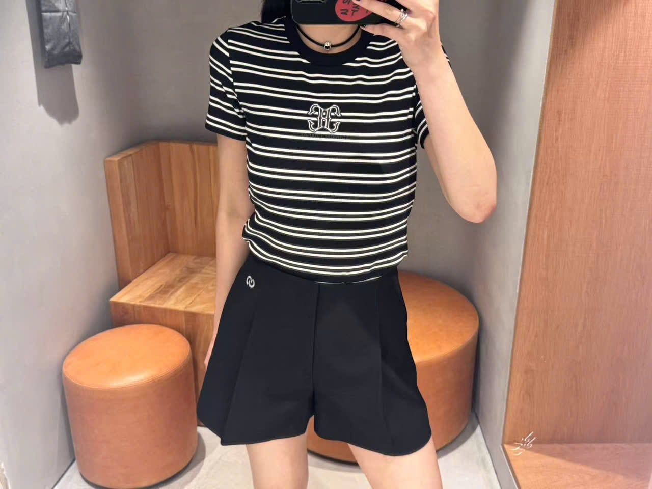  Áo kẻ đen trắng 