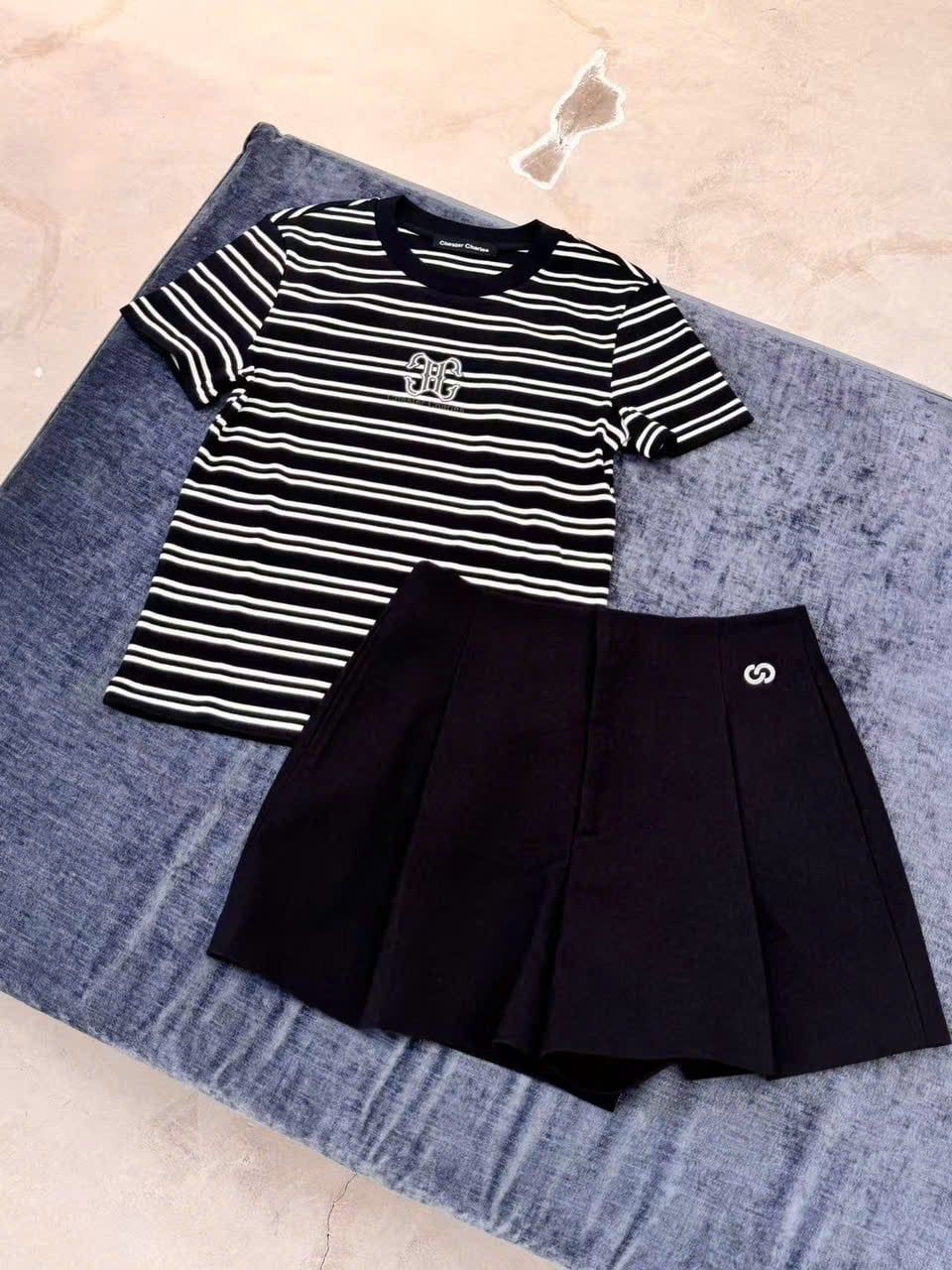  Áo kẻ đen trắng 