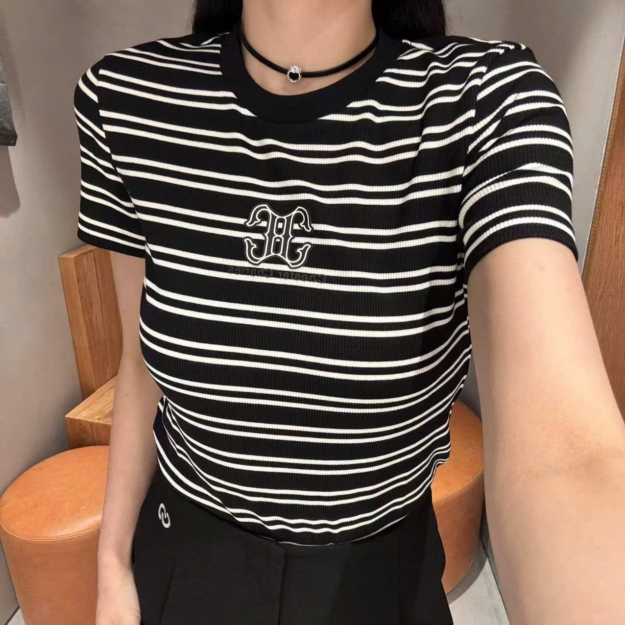  Áo kẻ đen trắng 