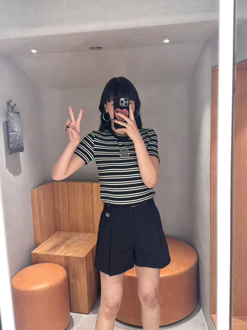  Áo kẻ đen trắng 