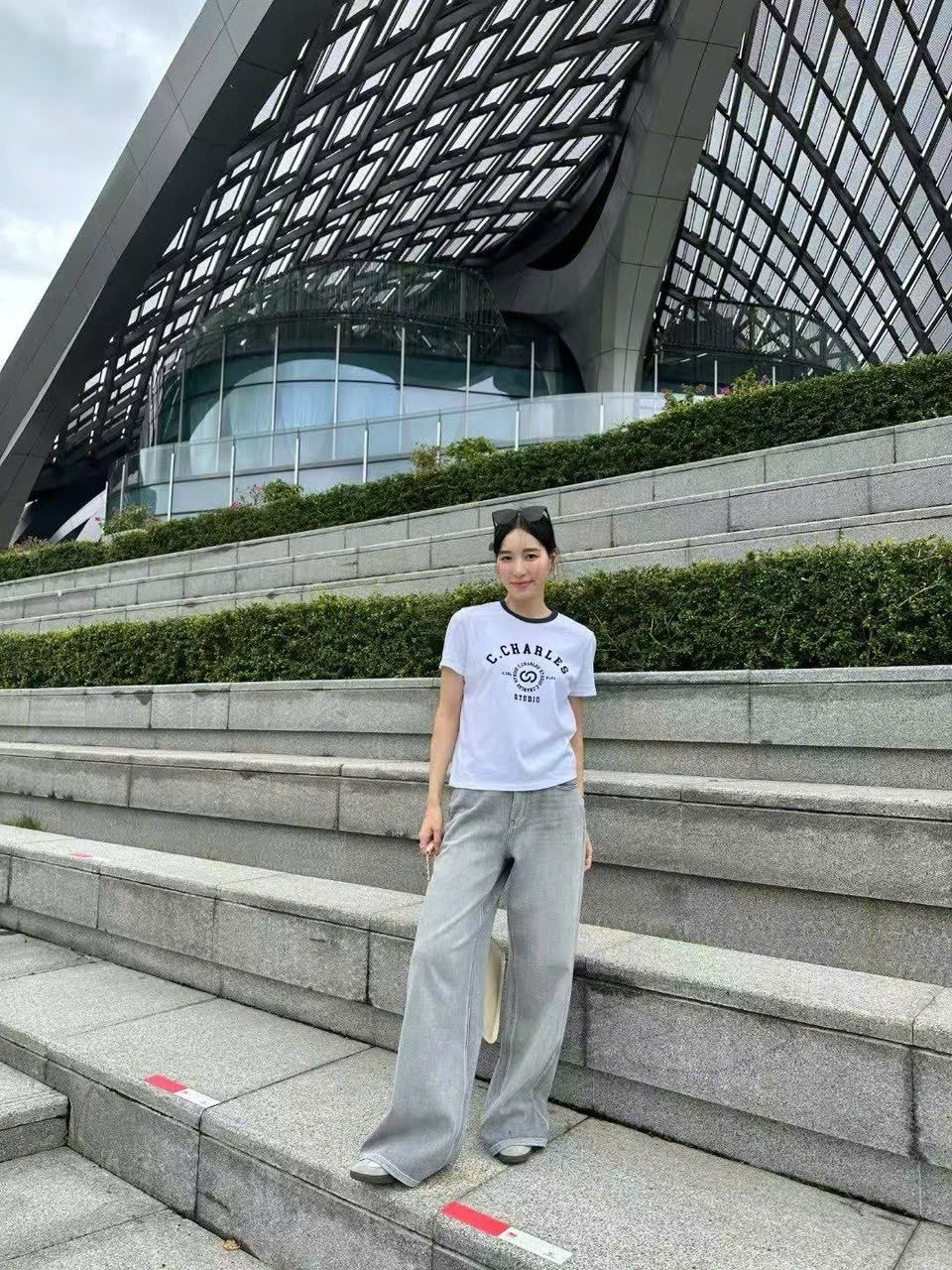  1.Quần jean suông xám tro mài -chữ túi sau 