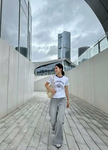  1.Quần jean suông xám tro mài -chữ túi sau 