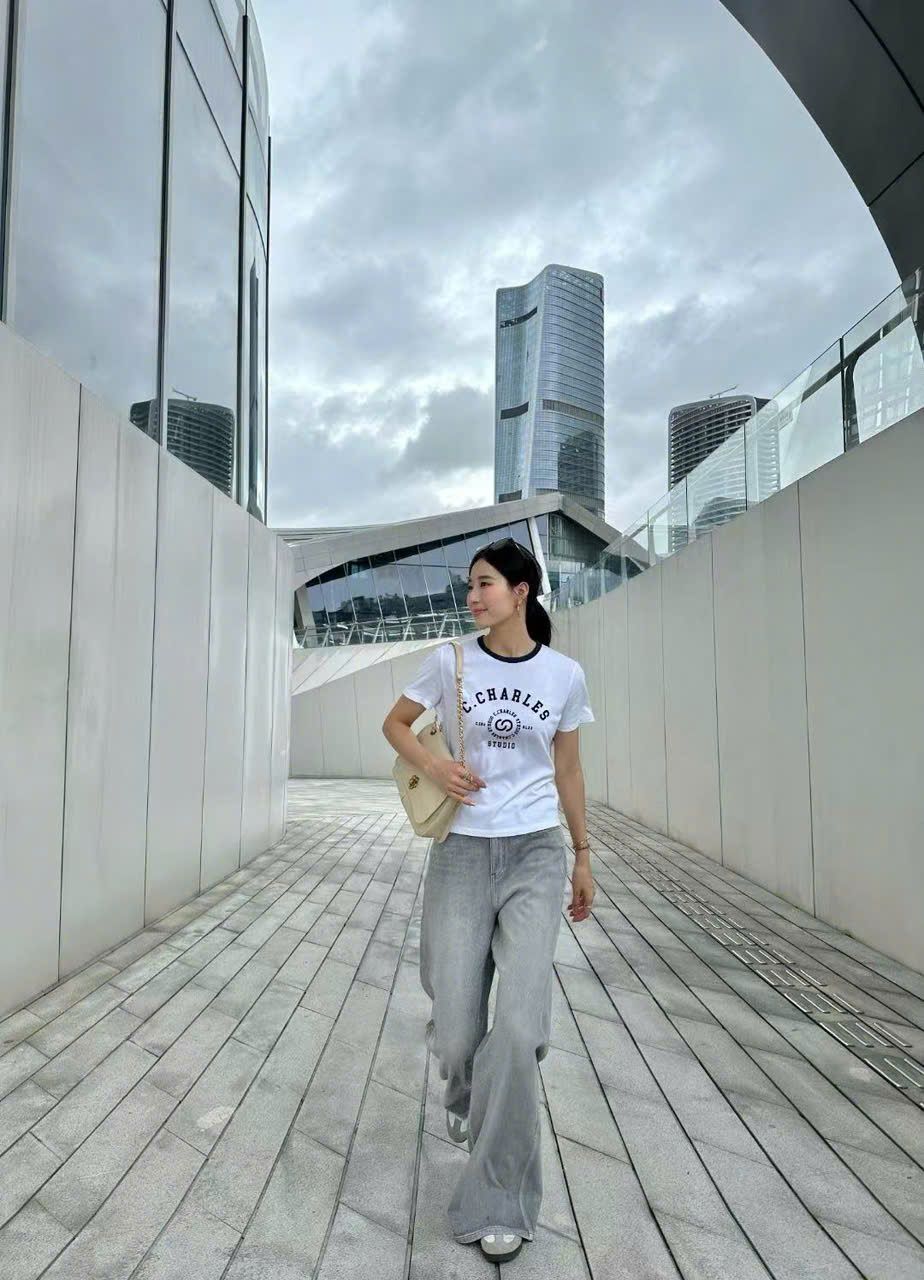  1.Quần jean suông xám tro mài -chữ túi sau 