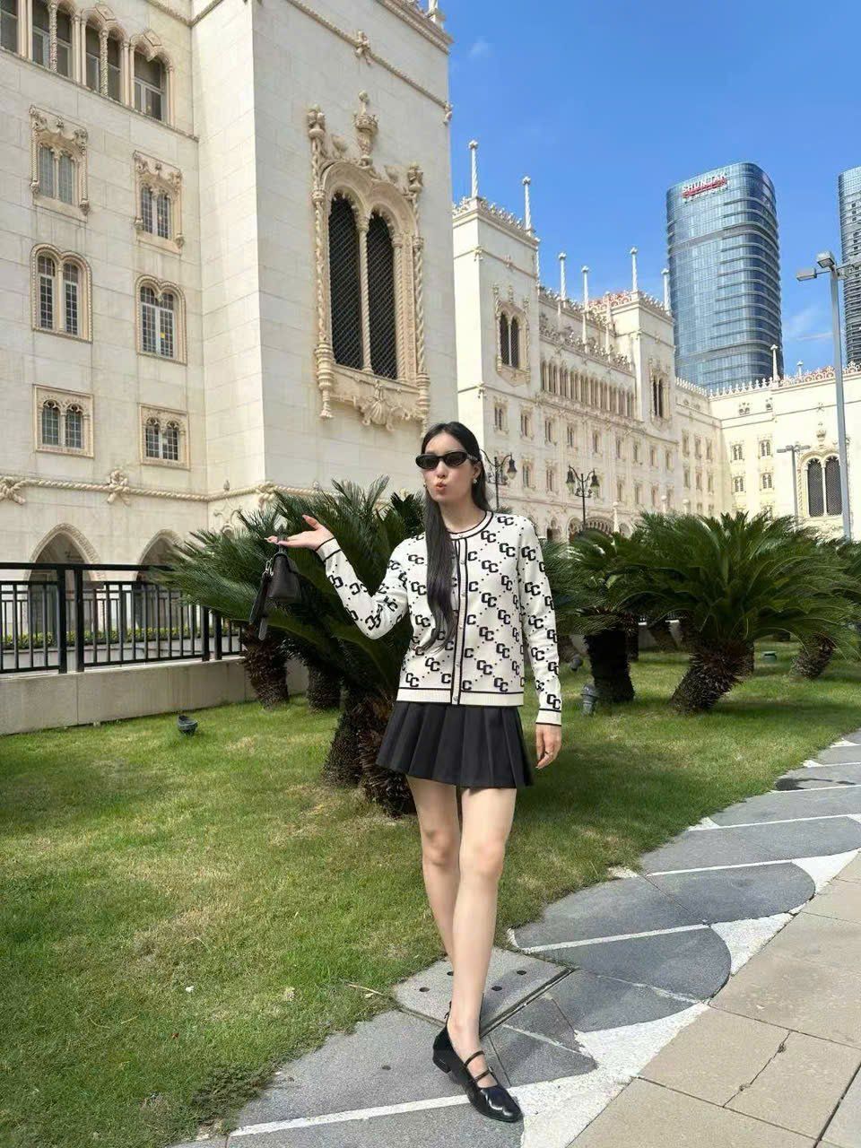  Áo CDG trắng full logo 