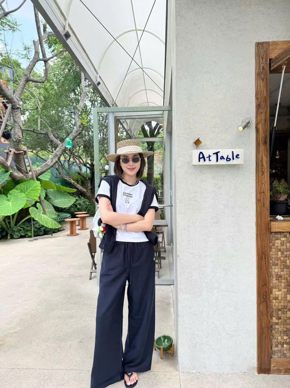  Áo phông trắng - chữ trên gấu dưới 