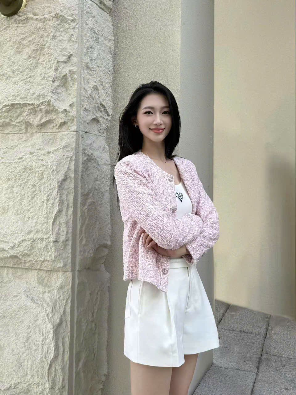  Áo tank top trắng tim ngực 