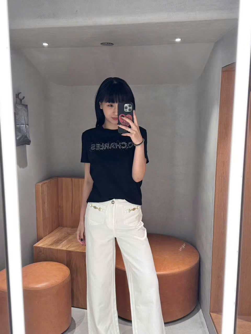  Áo phông đen, chữ C.Charles trắng blink 