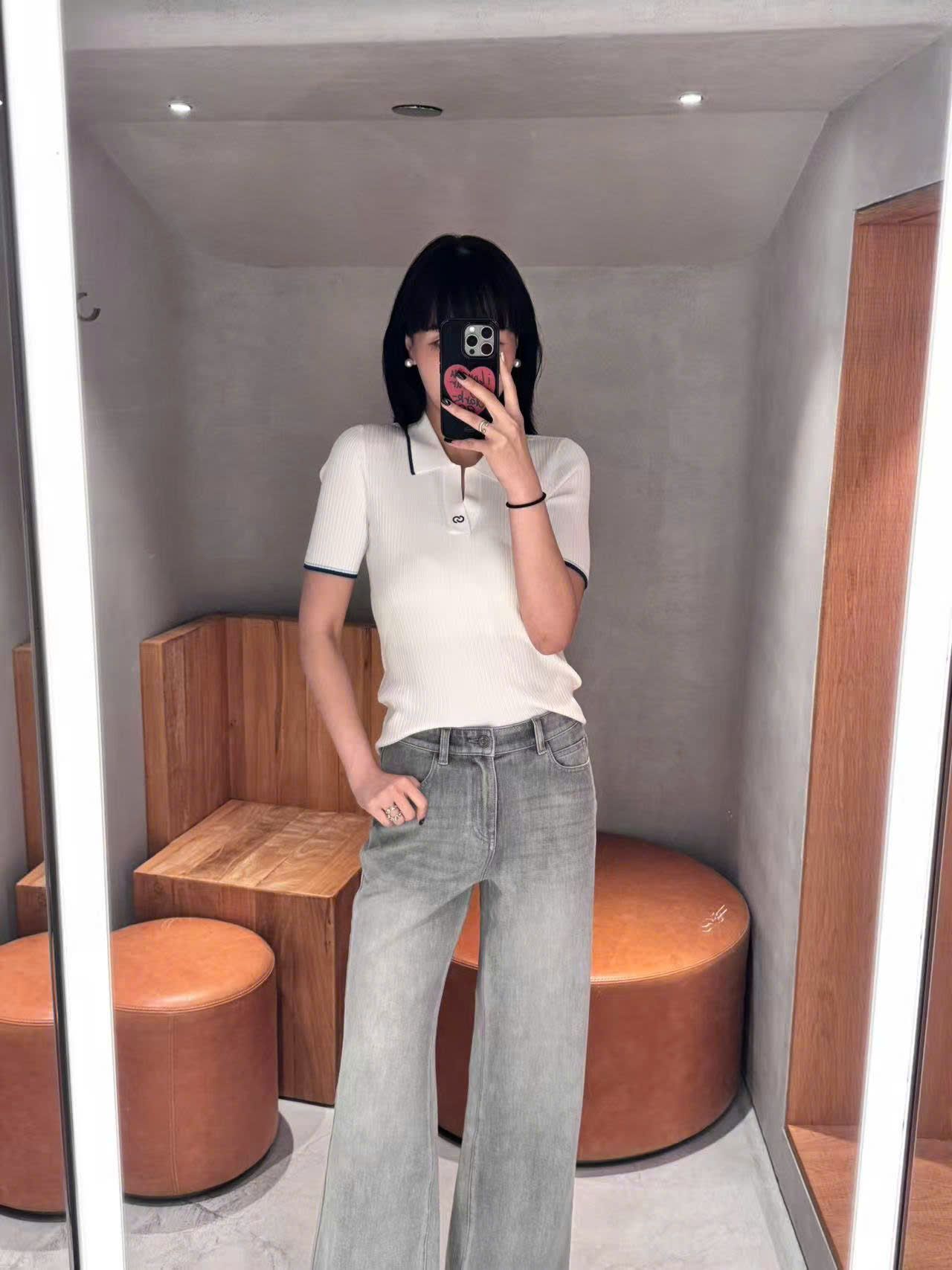  Áo polo trắng -viền xanh Navy cổ V 