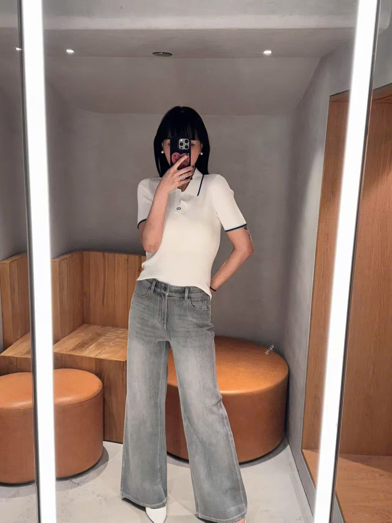  Áo polo trắng -viền xanh Navy cổ V 