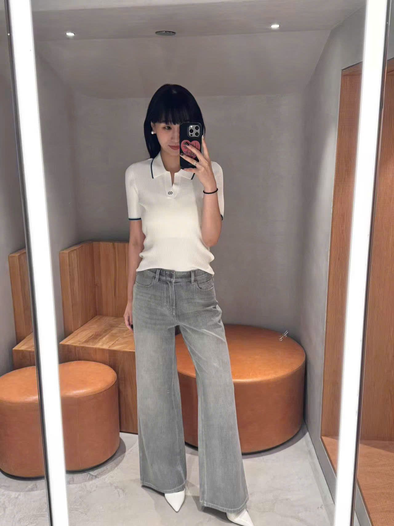  Áo polo trắng -viền xanh Navy cổ V 