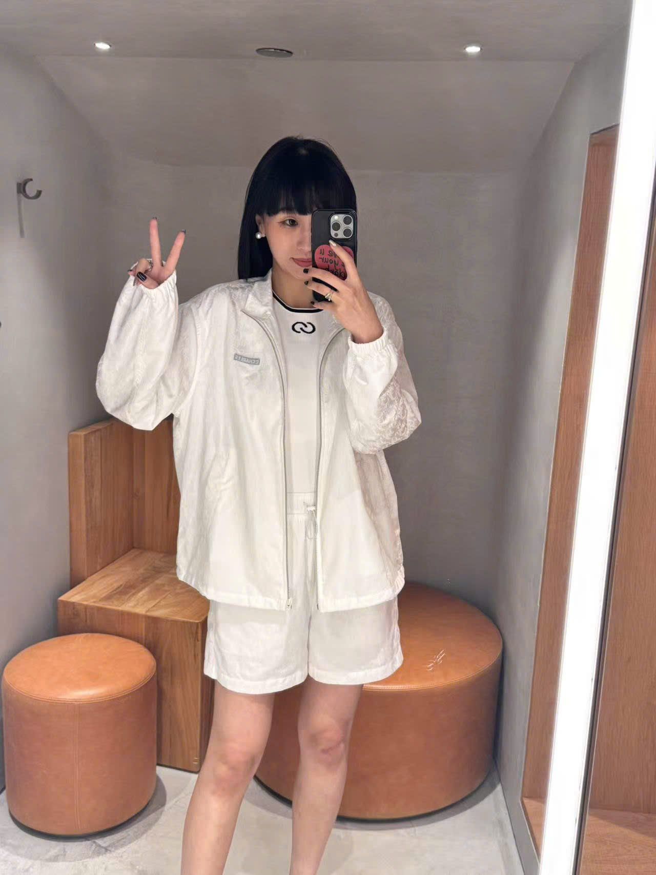  Bộ áo khoác gió và sooc trắng Logo sáng set 