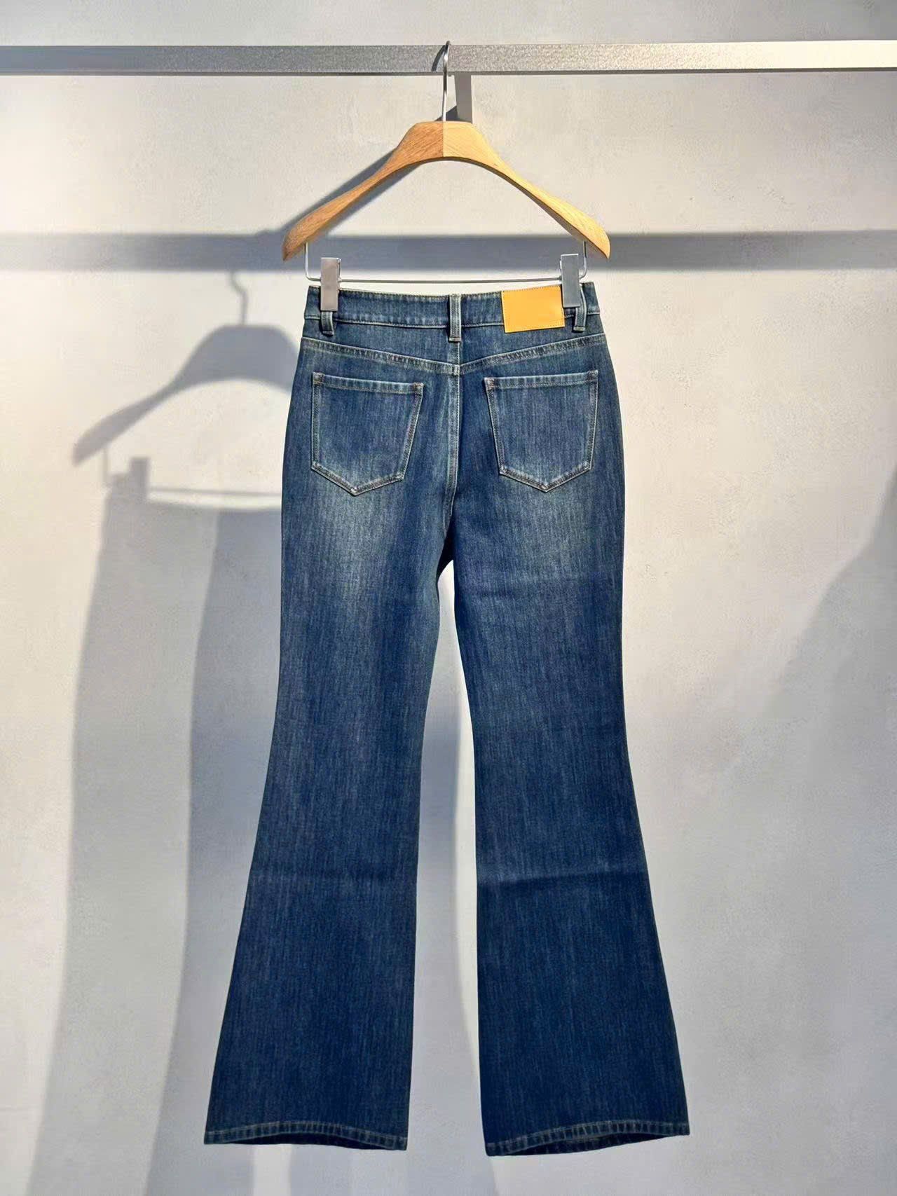  Quần jean loe mài xanh new SS25 