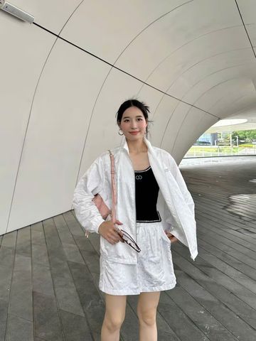  Bộ áo khoác gió và sooc trắng Logo sáng set 