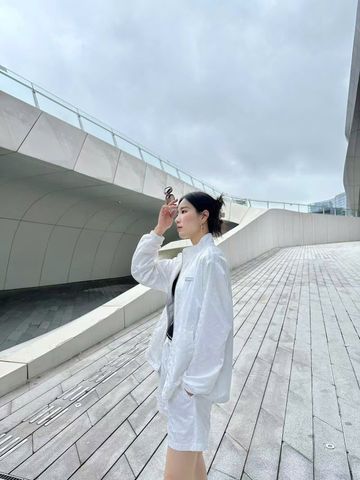  Bộ áo khoác gió và sooc trắng Logo sáng set 