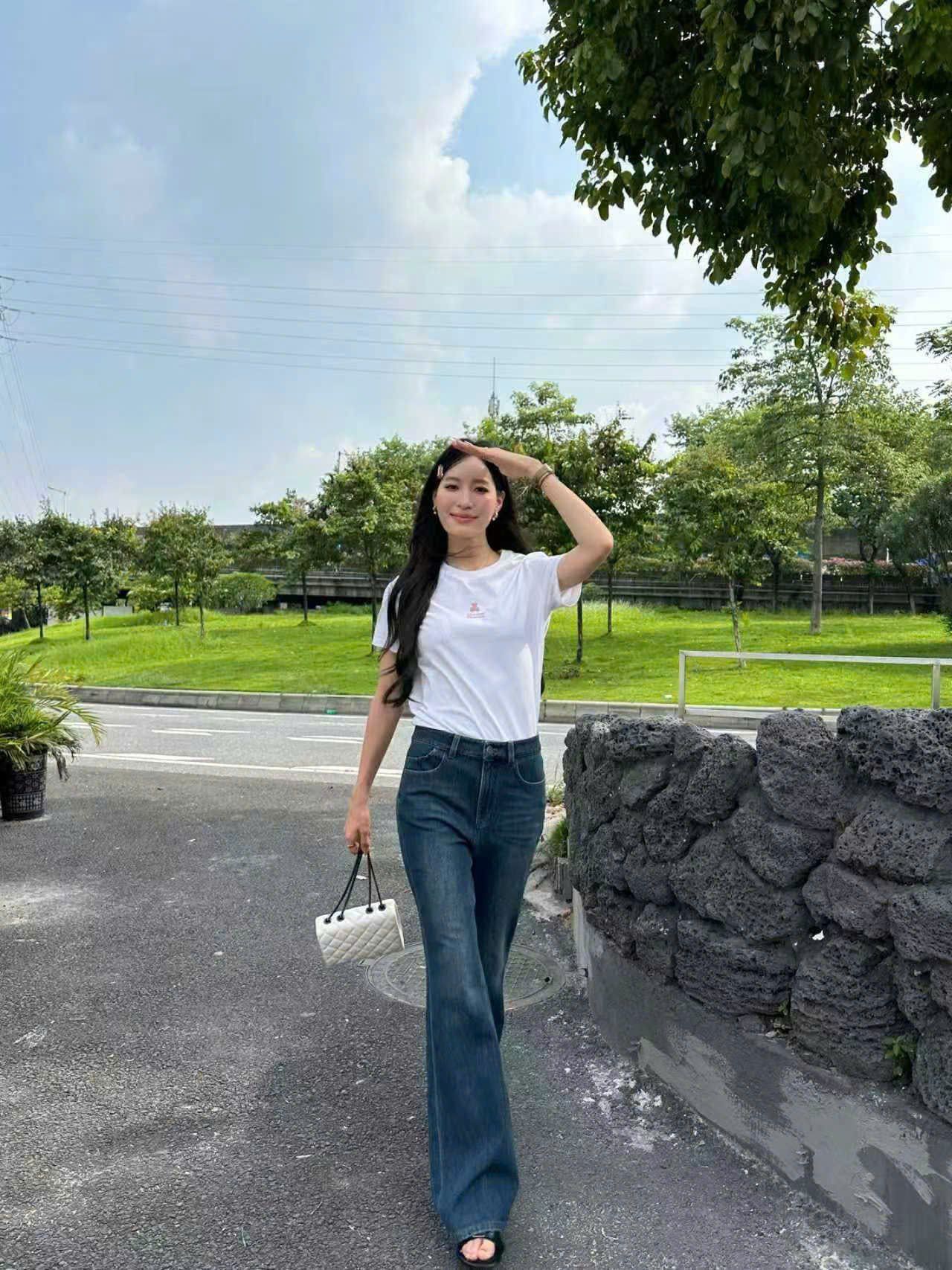  Quần jean loe mài xanh new SS25 