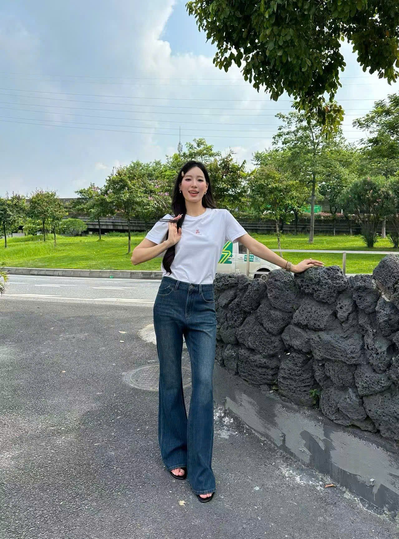 Quần jean loe mài xanh new SS25 