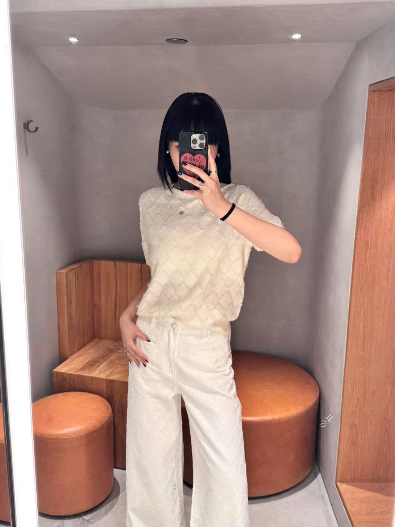  Áo ngắn tay trám lông trắng 