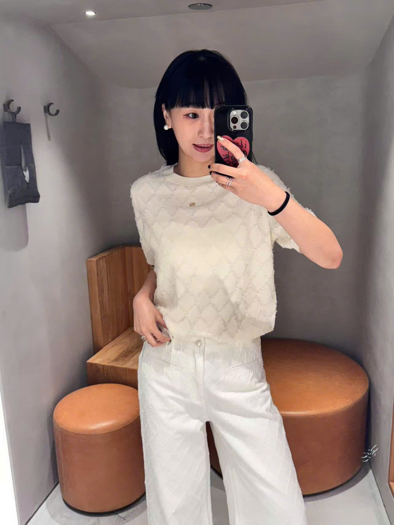  Áo ngắn tay trám lông trắng 