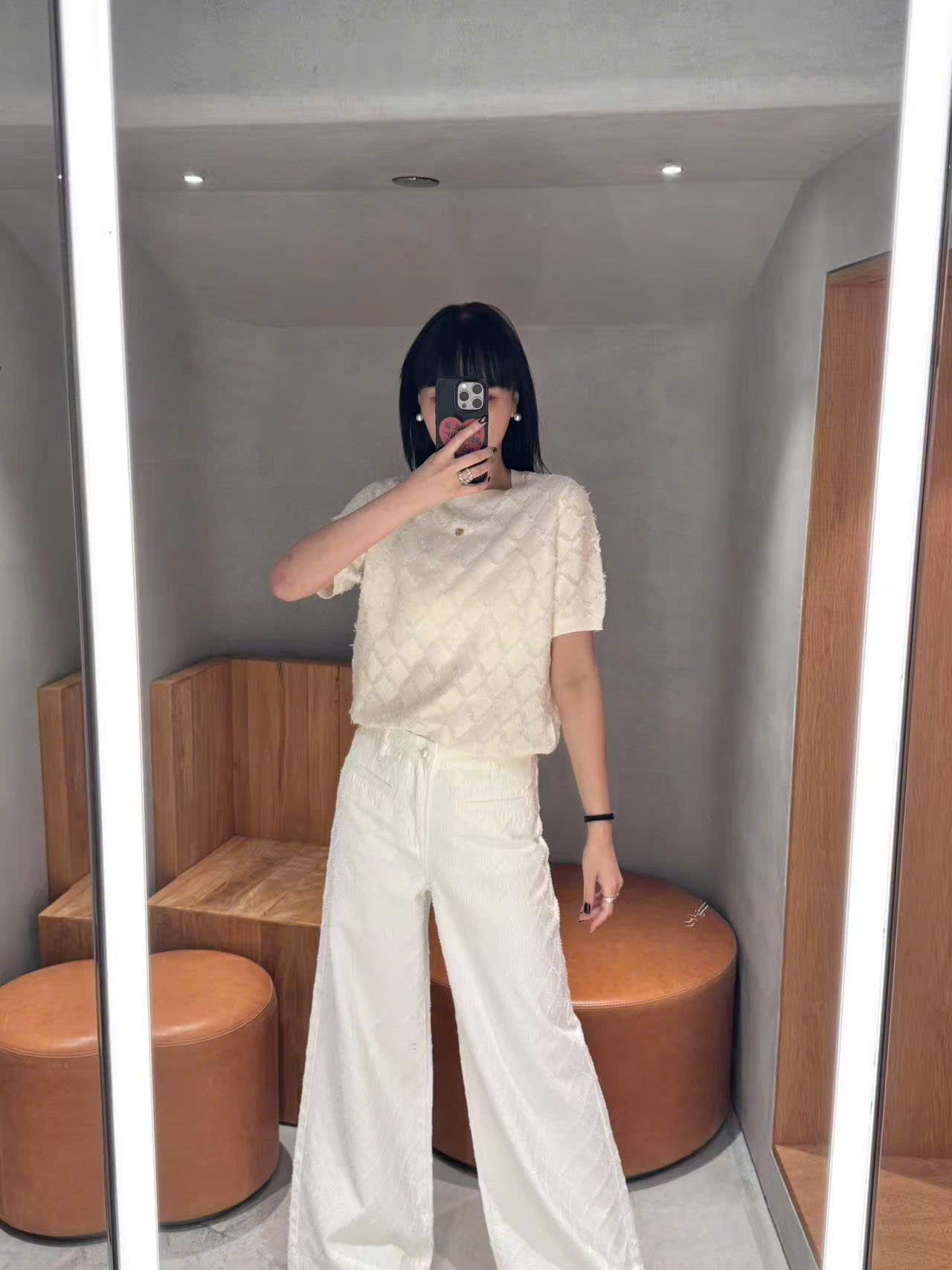  Áo ngắn tay trám lông trắng 